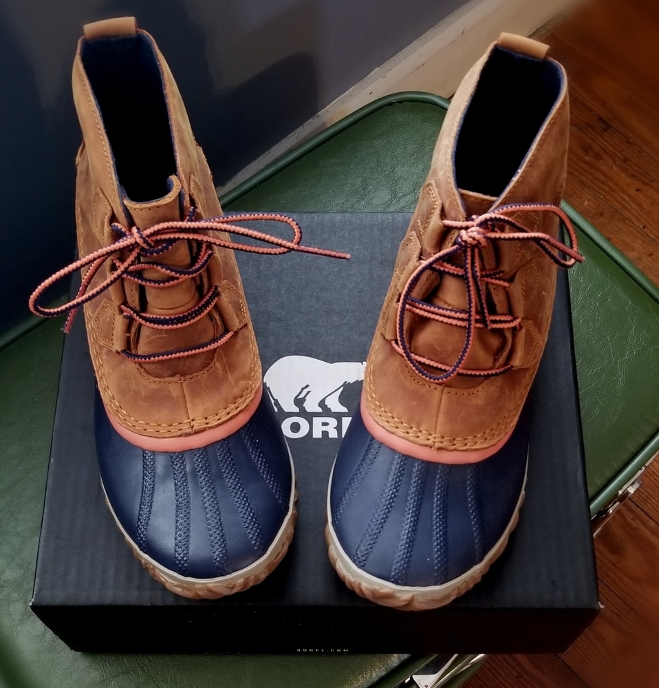 Sorel. Out N About. 8.5. Hard To Find Color!